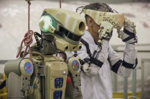 Робот Skybot F-850.