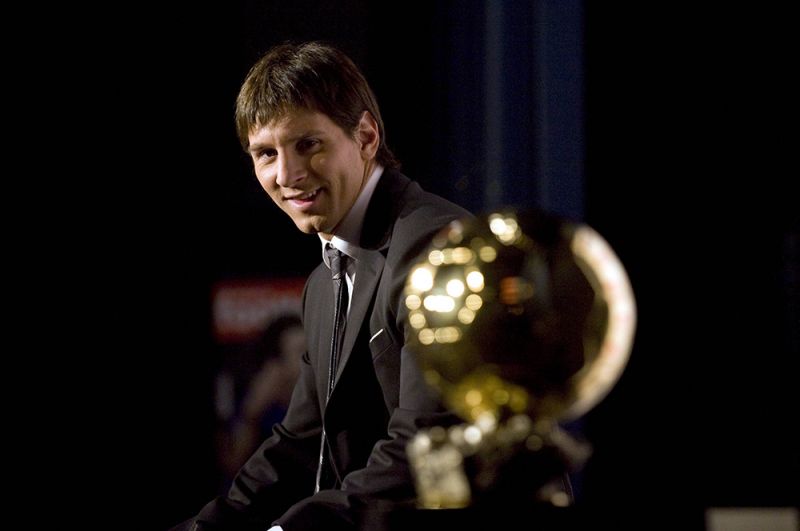 Лионель Месси, получивший свой первый «Золотой мяч». 2009 год.