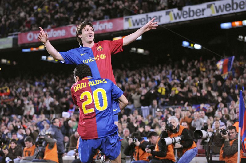 Лионель Мессии и Даниэл Алвес после матча «Барселоны» и «Малаги», закончившемся со счетом 6:0. 2009 год.