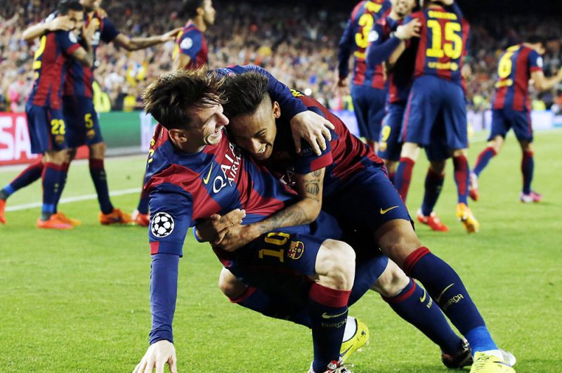 Нападающий «Барселоны» Лионель Месси и Неймар после забитого гола в матче первого раунда полуфинала против «Баварии» в Лиге чемпионов УЕФА 2014-2015 гг. 