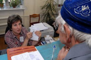 Для решения вопросов по оплате в компанию нужно прийти лично.