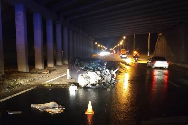 В Оренбурге полиция выясняет обстоятельства аварии, произошедшей на Загородном шоссе.