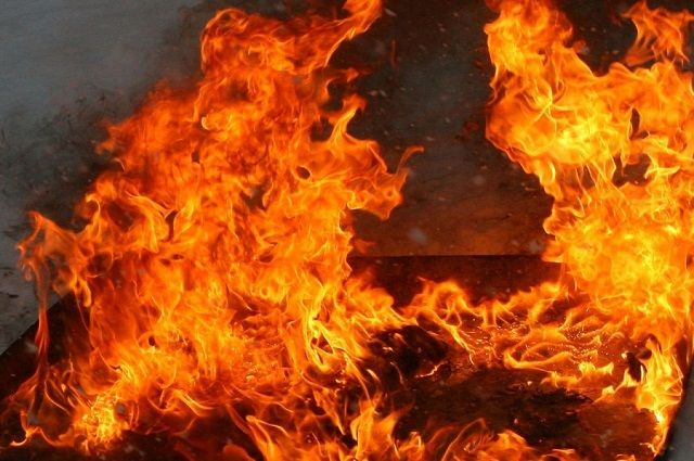 Кожгалантерейная фабрика горит в Опочке