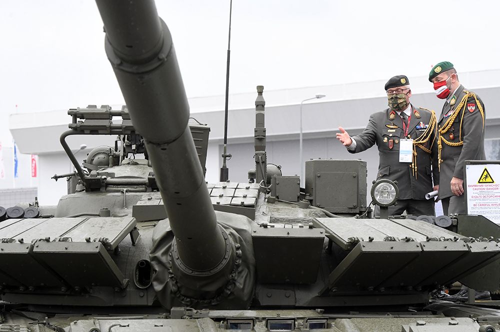 Основной боевой танк Т-80БВМ, представляющий собой модернизацию танка Т-80БВ. По сравнению с предшественником Т-80БВМ обладает расширенными ударными и оборонительными возможностями. Кроме того, у танка усовершенствован газотурбинный двигатель.