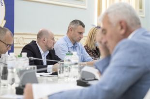 Кличко призвал не допустить урезания бюджетов ОТГ в пользу районов