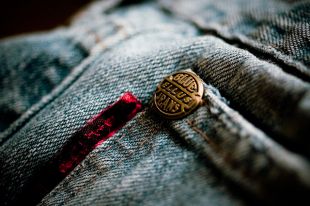 Джинсы Levi's 501 возглавили рейтинг культовой одежды всех времен