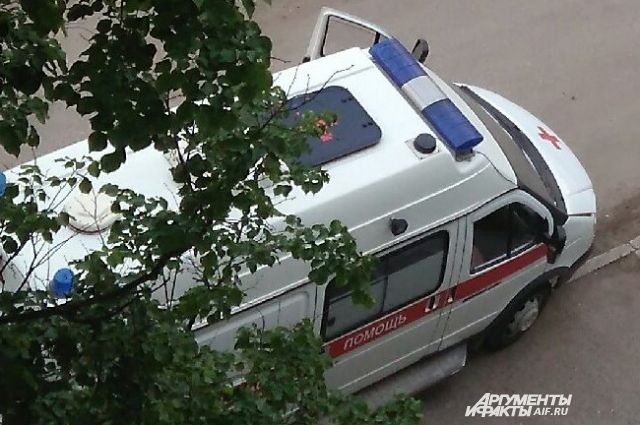 Четыре человека пострадали при столкновении иномарки и реанимобиля в Перми