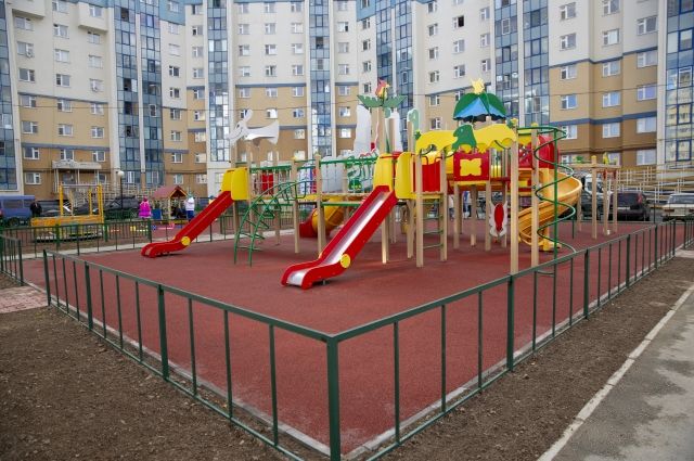 В Салехарде открыли новую детскую площадку по улице Зои Космодемьянской