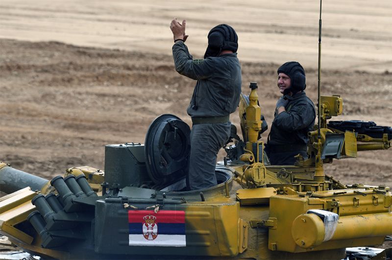 Экипаж танка Т-72Б3 команды армии Сербии.