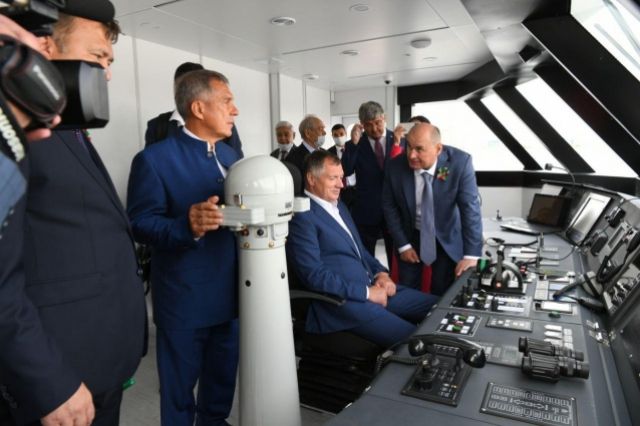 В РТ в рейс вышла «Чайка» - первое в России судно на природном газе