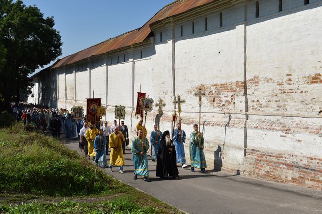 В Брянске провели крестный ход в честь Свенской иконы Богоматери