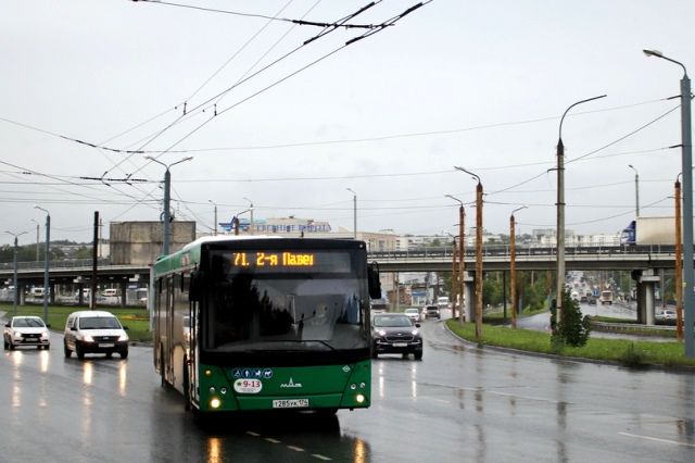 Время работы нескольких маршрутов транспорта продлили в Челябинске