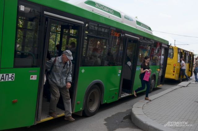 В Екатеринбурге поменяли движение двух популярных автобусных маршрутов