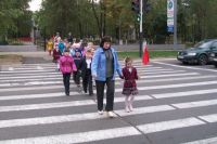 Дорога к знаниям: в Оренбурге ремонт улицы изменил подъездные пути к лицею и школе.