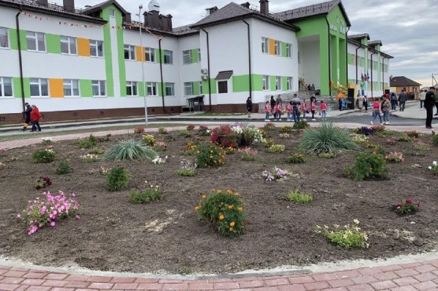 В Казарово губернатор Александр Моор открыл новый корпус средней школы