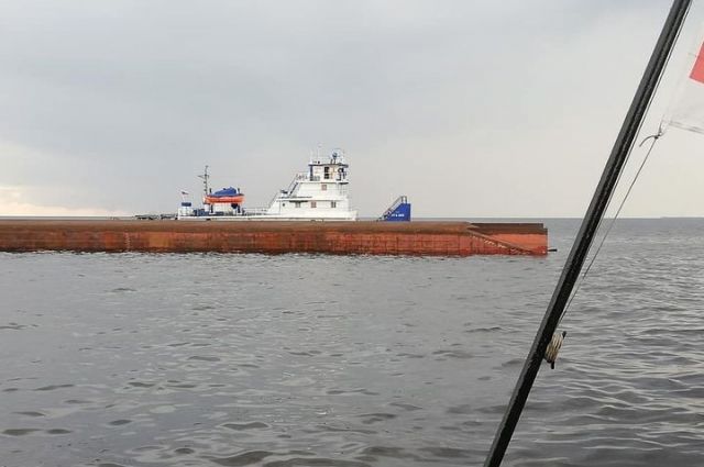 Озвучена возможная причина крушения баржи на Рыбинском водохранилище