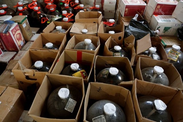 В Анапе полицейские изъяли более 2 тысяч литров нелегального алкоголя