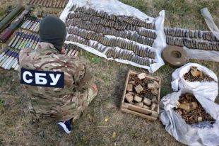 В Луганской области обнаружили схрон со снарядами и гранатометами