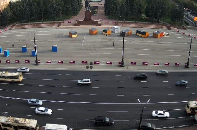 Киоски для ярмарки начали ставить на площади Революции в Челябинске