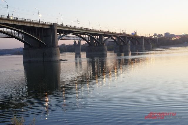 Октябрьский мост в Новосибирске закрыли для пешеходов