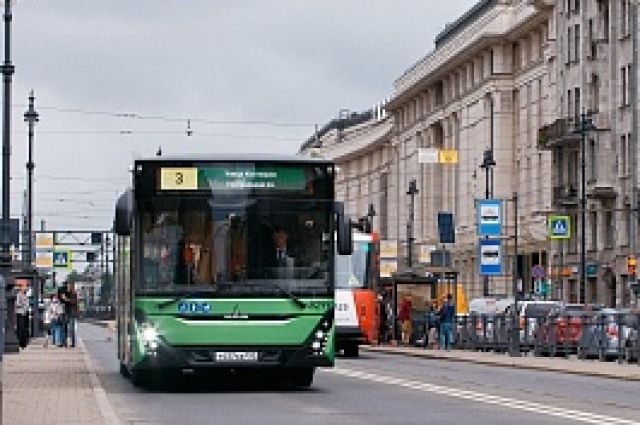В автобусах в Петербурге в приложение к билету будут давать фискальный чек