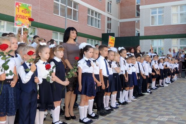 Псковские школьники стали участниками акции «Дети вместо цветов»
