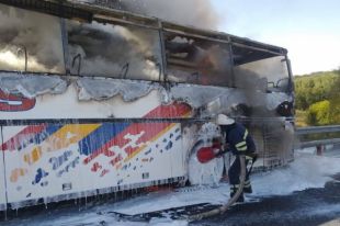 В Киевской области на трассе загорелся пассажирский автобус