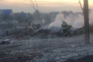 Пострадавшим от пожара в поселке Колтубановский семьям помогут с покупкой нового жилья.