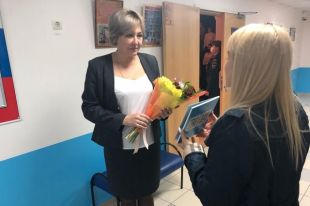 Учителям Салехарда подарили первые памятные фотоальбомы