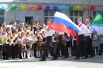 Официальной части отдавалось особое значение. Право нести флаги России и города многие школьники получали кропотливым трудом отличной успеваемости.  