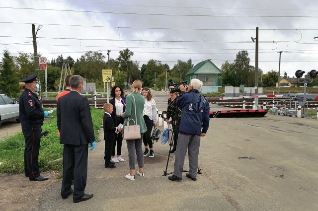 Урок безопасности на переезде провели железнодорожники в Смоленской области