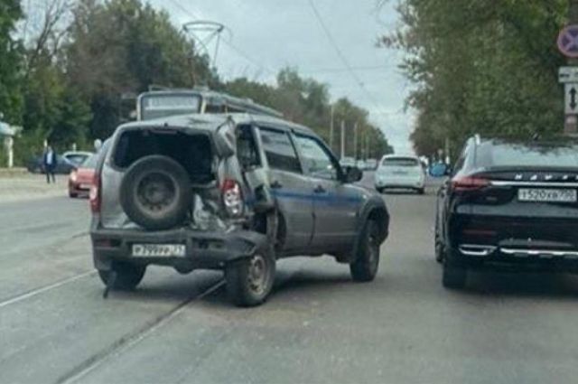 В Туле на улице Тимирязева произошло ДТП с трамваем и автомобилем