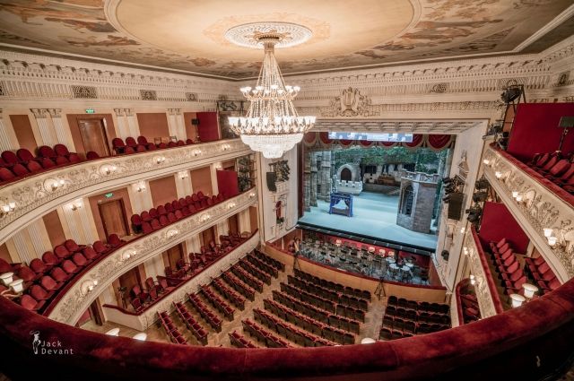 Театр в форме! Планы, интриги и тайные букеты на сборе в Пермском оперном