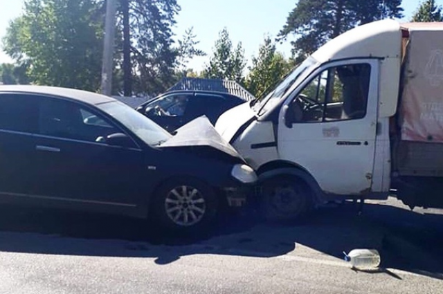 В Тольятти в лобовом столкновении с грузовиком погиб водитель легковушки