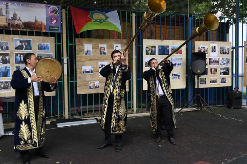 Узбекские музыканты выступают на концерте во время празднования Дня культуры народов Центральной Азии на площадке Общества туркменской культуры в Москве в рамках общегородского проекта «Москва многонациональная».