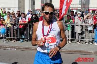 Самым первым на марафонской дистанции 42 километра среди мужчин стал Юрий Чечун из Тольятти 
