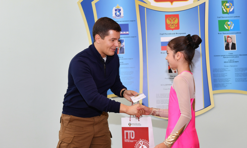 Дмитрий Артюхов наградил воспитанников спортивной школы