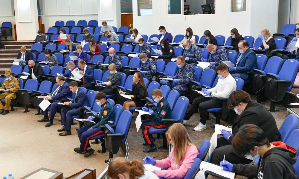 Ямальцы пишут Диктант Победы