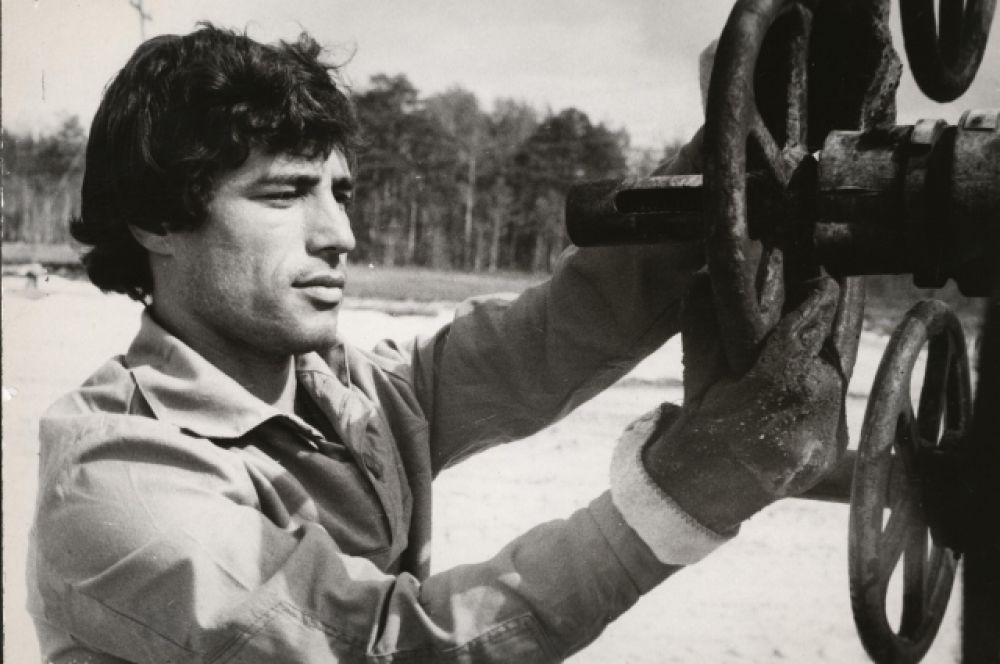Б. Аминов – оператор по добыче нефти и газа НГДУ «Правдинскнефть». 1984 год.