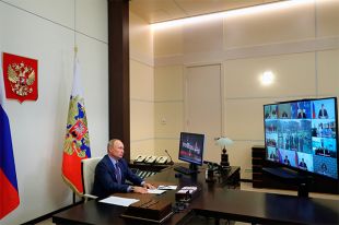 8 сентября 2020 г. Президент РФ Владимир Путин проводит совещание по вопросам ликвидации последствий наводнения в Иркутской области в 2019 году в режиме видеоконференции.