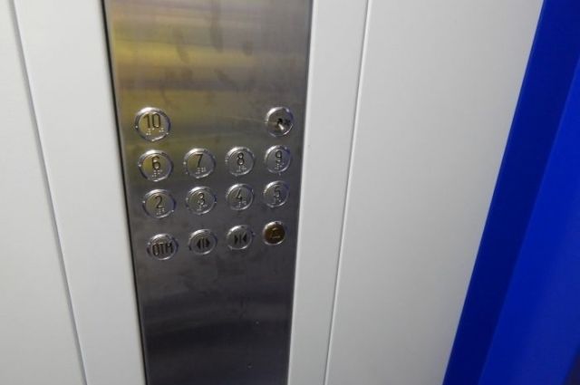 Майкопчане жалуются на затянувшийся ремонт лифтов
