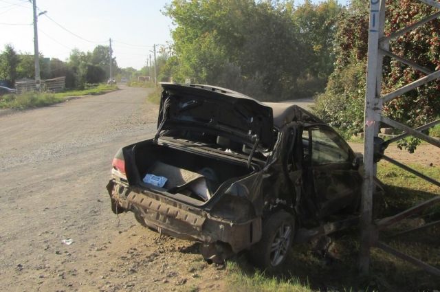 В Ижевске молодой водитель на иномарке врезался в опору ЛЭП