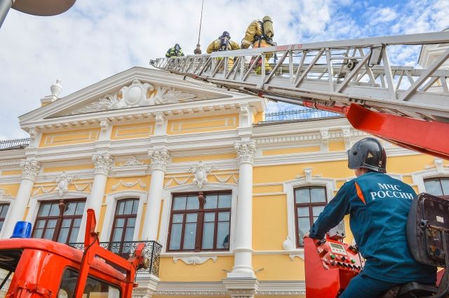 Пожарные провели учения в музейном квартале