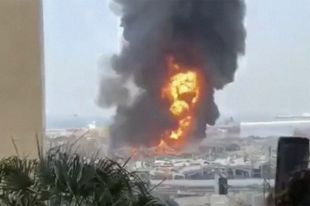 В порту Бейрута начался масштабный пожар