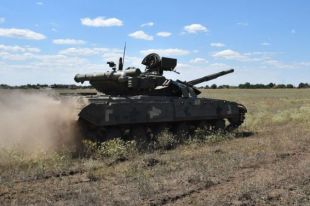 В Украине проводились танковые и десантно-штурмовые учения.