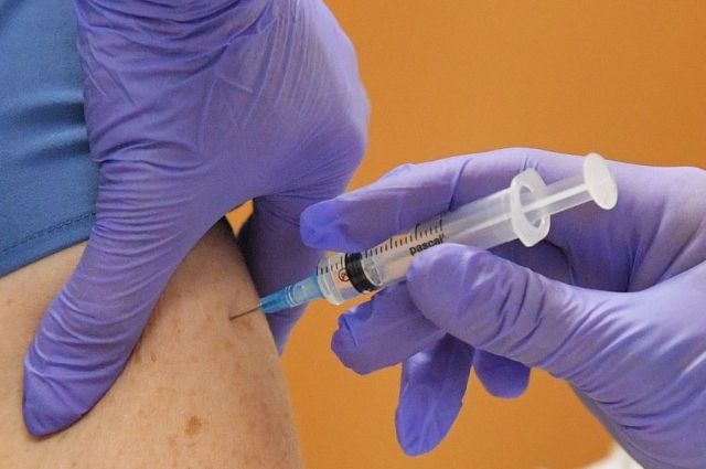 В Минздраве сообщили, когда начнётся массовая вакцинация от COVID-19