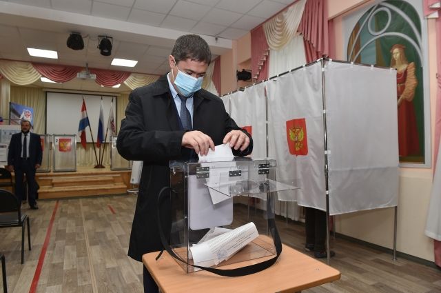 Дмитрий Махонин пришёл на избирательный участок 11 сентября.