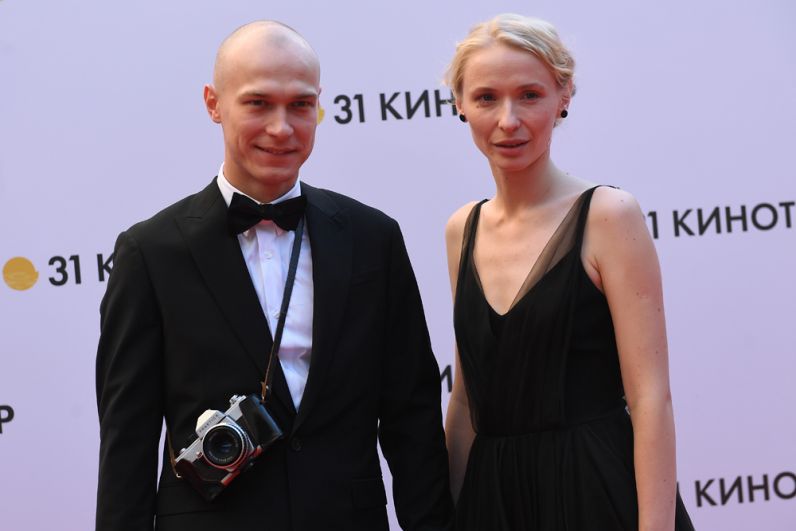 Актер Юрий Борисов с супругой.