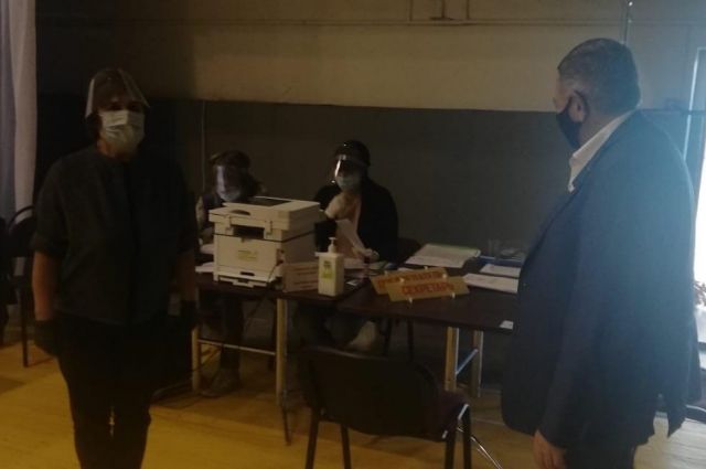 Председатель ОП посетил избирательный участок в спорткомплексе «Юность»