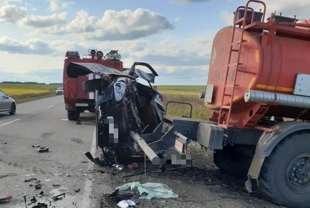 Водитель «Лады» погиб в столкновении с грузовиком в Челябинской области